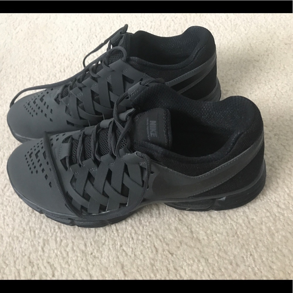 Nike men’s cross-training sneakers